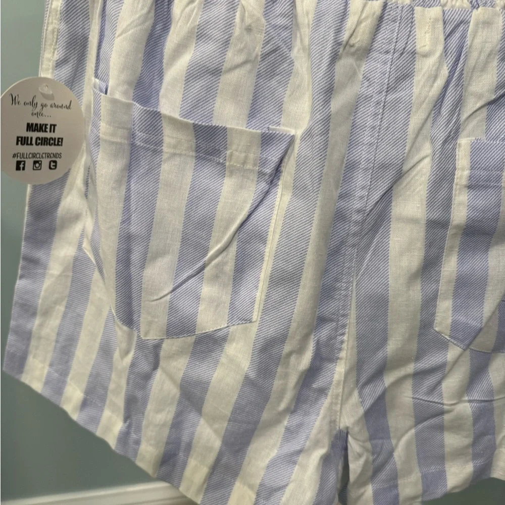 Jolie & Joy Blue striped shorts Tie Waist Pull on Large Women Juniors FLAW